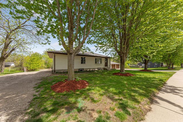 913 Western Avenue NW, Faribault, MN 55021