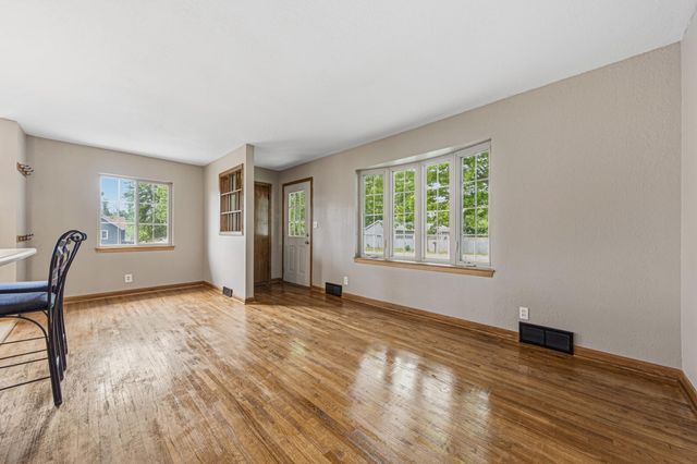 913 Western Avenue NW, Faribault, MN 55021