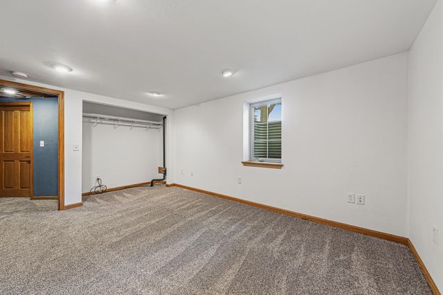 913 Western Avenue NW, Faribault, MN 55021