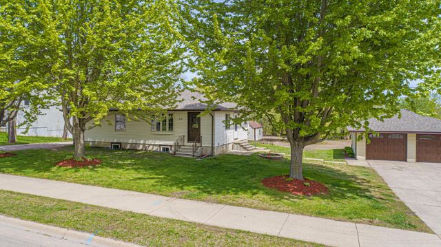 913 Western Avenue NW, Faribault, MN 55021