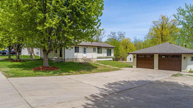 913 Western Avenue NW, Faribault, MN 55021