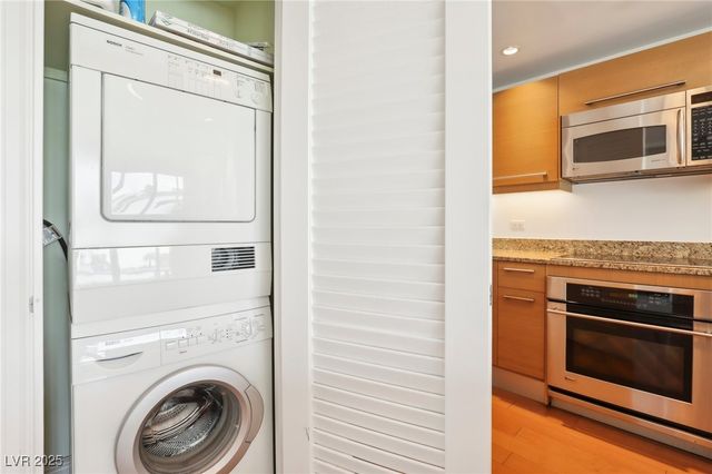 322 Karen Avenue 206, Las Vegas, NV 89109