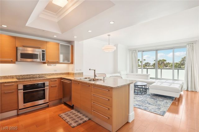 322 Karen Avenue 206, Las Vegas, NV 89109