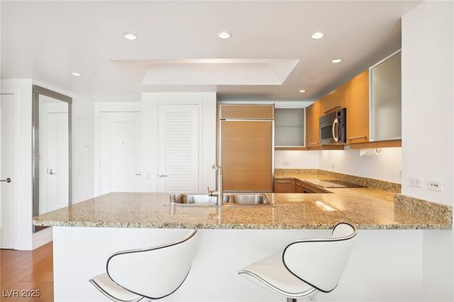 322 Karen Avenue 206, Las Vegas, NV 89109