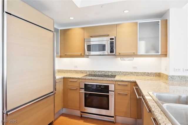 322 Karen Avenue 206, Las Vegas, NV 89109