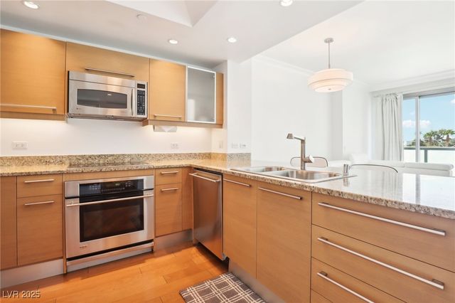 322 Karen Avenue 206, Las Vegas, NV 89109