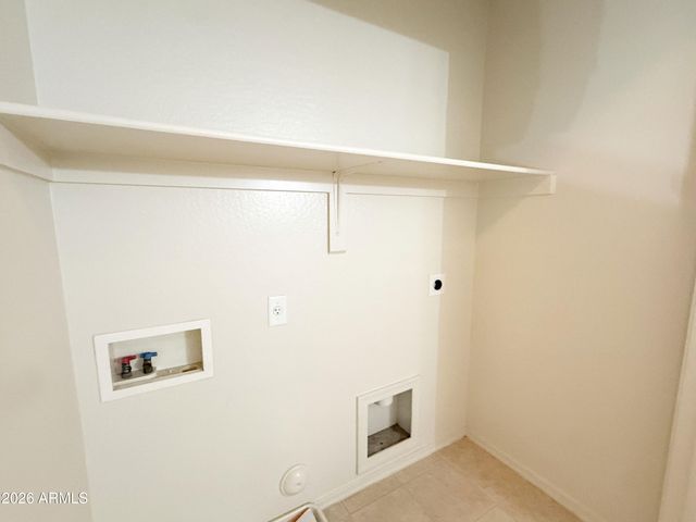 8198 W Groom Creek Road, Phoenix, AZ 85043