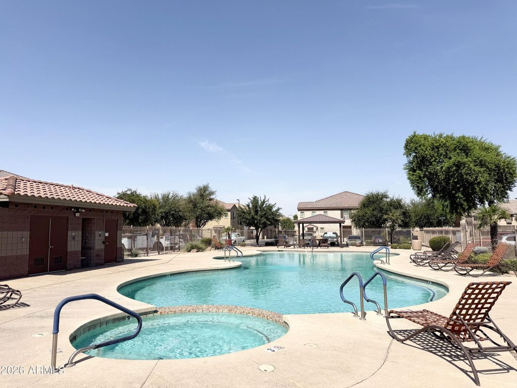 8198 W Groom Creek Road, Phoenix, AZ 85043