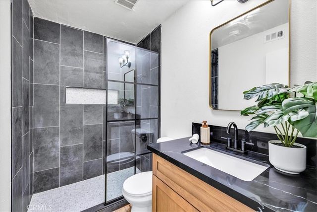 2120 B N Indian Canyon, Palm Springs, CA 92262