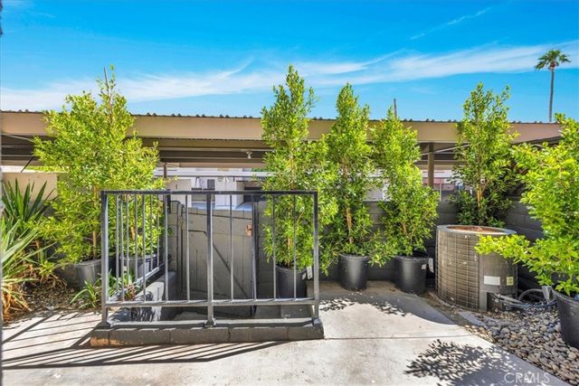 2120 B N Indian Canyon, Palm Springs, CA 92262