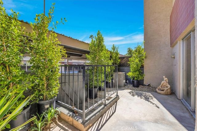 2120 B N Indian Canyon, Palm Springs, CA 92262