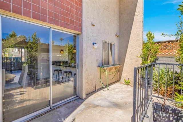 2120 B N Indian Canyon, Palm Springs, CA 92262