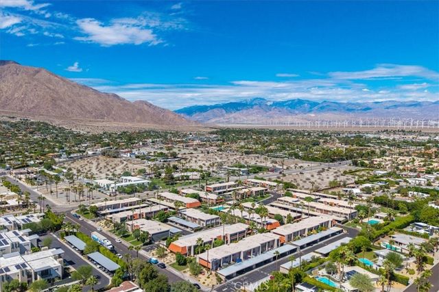 2120 B N Indian Canyon, Palm Springs, CA 92262