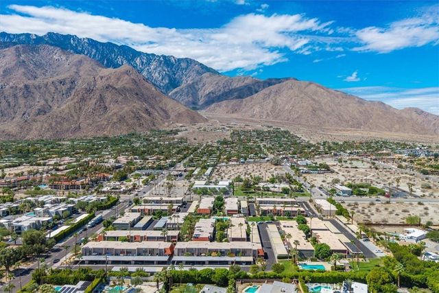 2120 B N Indian Canyon, Palm Springs, CA 92262