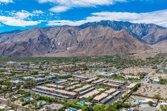 2120 B N Indian Canyon, Palm Springs, CA 92262