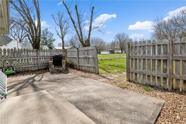 27297 U Highway, Sedalia, MO 65301