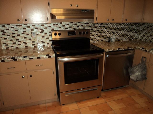 2611 Rodman Street, Hollywood, FL 33020