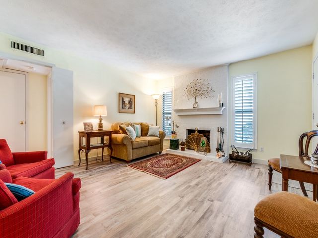 10755 Villager Road B, Dallas, TX 75230