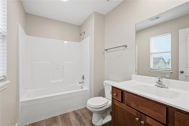 9712 E 220th Street, Peculiar, MO 64078