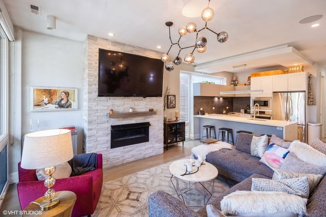 1543 W Augusta Boulevard 2, Chicago, IL 60642