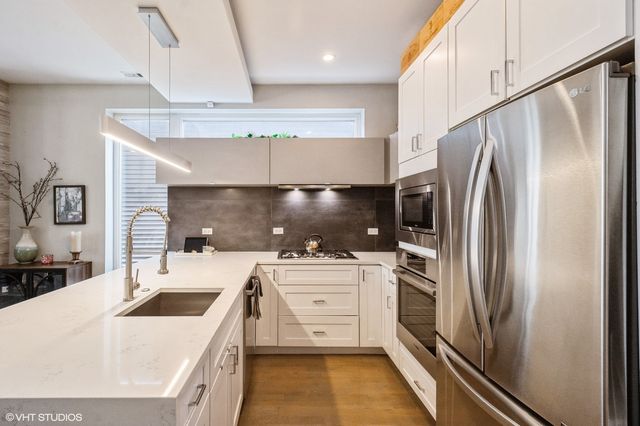 1543 W Augusta Boulevard 2, Chicago, IL 60642