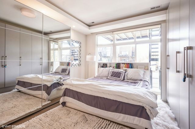 1543 W Augusta Boulevard 2, Chicago, IL 60642