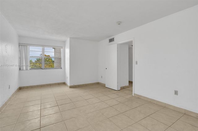 6884 N Kendall Dr C404, Pinecrest, FL 33156