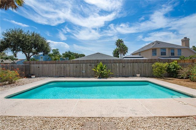 13733 Hawksnest Bay Dr, Corpus Christi, TX 78418