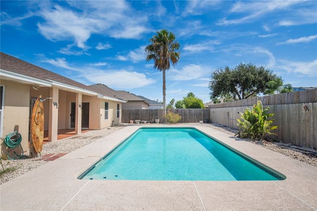 13733 Hawksnest Bay Dr, Corpus Christi, TX 78418