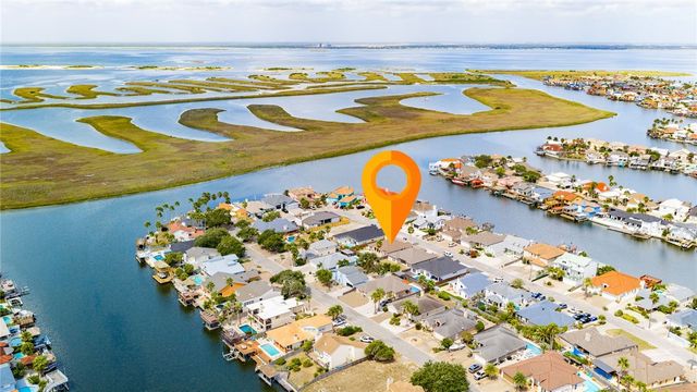 13733 Hawksnest Bay Dr, Corpus Christi, TX 78418