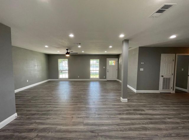 225 E Coral Way, Grand Prairie, TX 75051