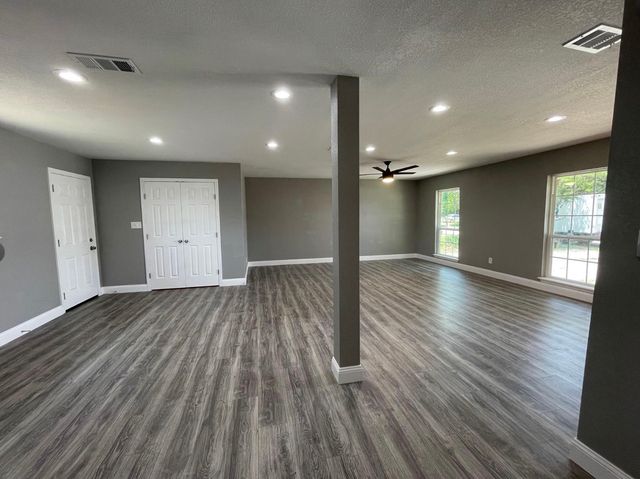 225 E Coral Way, Grand Prairie, TX 75051