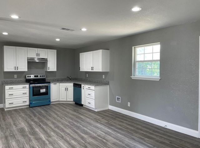 225 E Coral Way, Grand Prairie, TX 75051