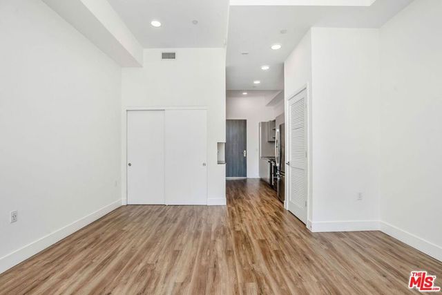 453 S Kenmore Avenue 402, Los Angeles, CA 90020