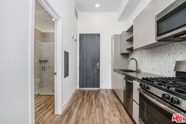 453 S Kenmore Avenue 402, Los Angeles, CA 90020