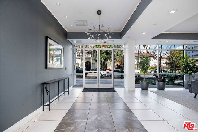 453 S Kenmore Avenue 402, Los Angeles, CA 90020