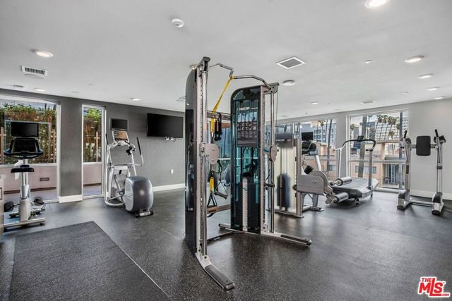 453 S Kenmore Avenue 402, Los Angeles, CA 90020