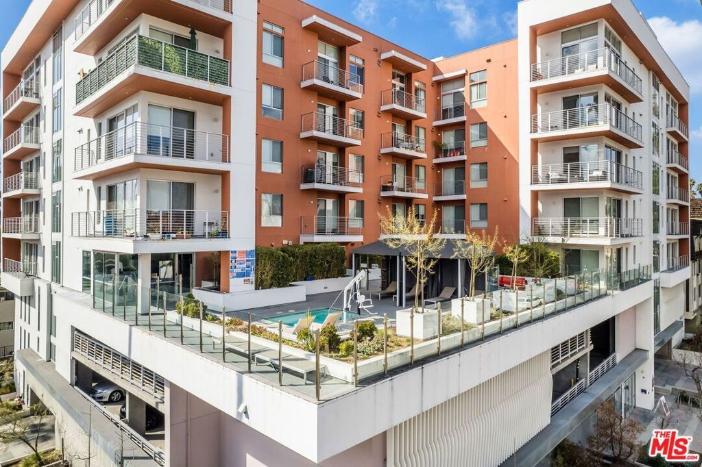 453 S Kenmore Avenue 402, Los Angeles, CA 90020