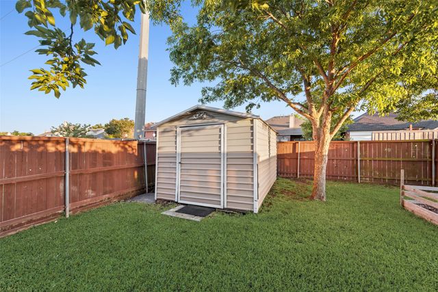 830 Sumner Drive, Mesquite, TX 75149