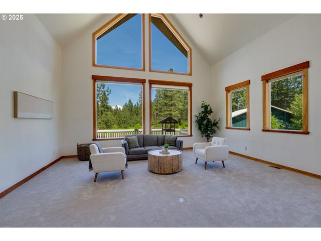 26 Mountain View Ln, Trout Lake, WA 98650