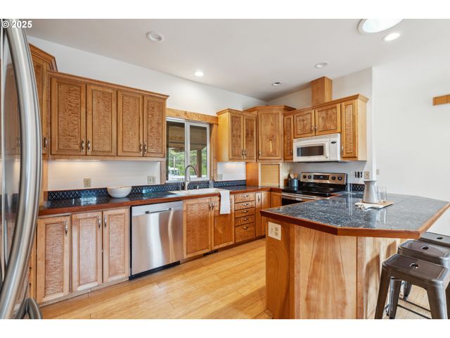 26 Mountain View Ln, Trout Lake, WA 98650