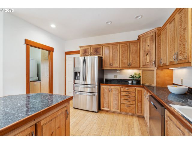 26 Mountain View Ln, Trout Lake, WA 98650