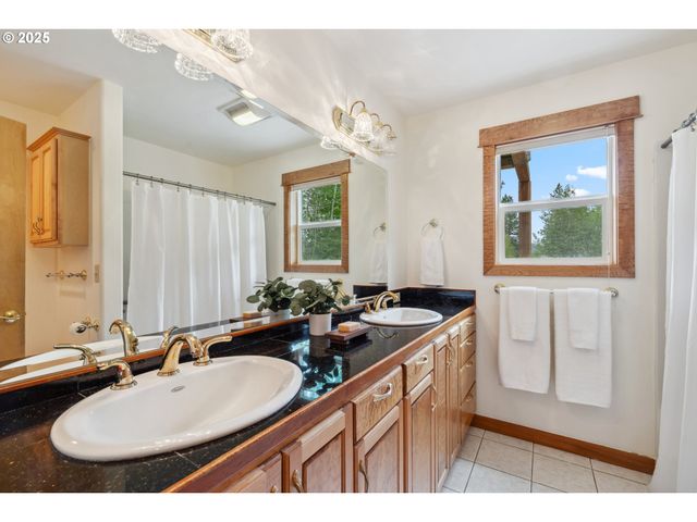 26 Mountain View Ln, Trout Lake, WA 98650