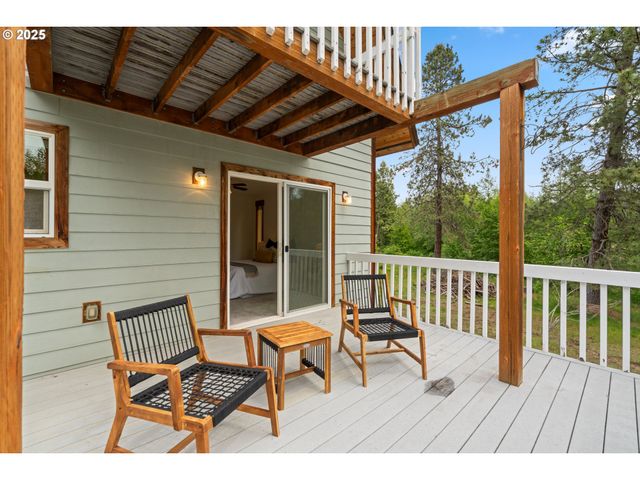 26 Mountain View Ln, Trout Lake, WA 98650