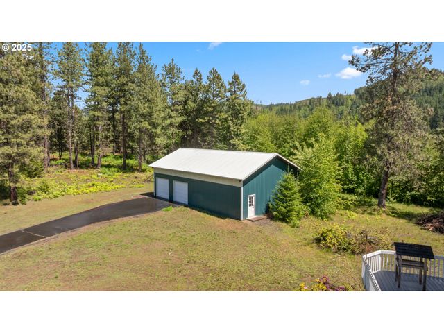 26 Mountain View Ln, Trout Lake, WA 98650