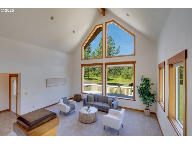 26 Mountain View Ln, Trout Lake, WA 98650