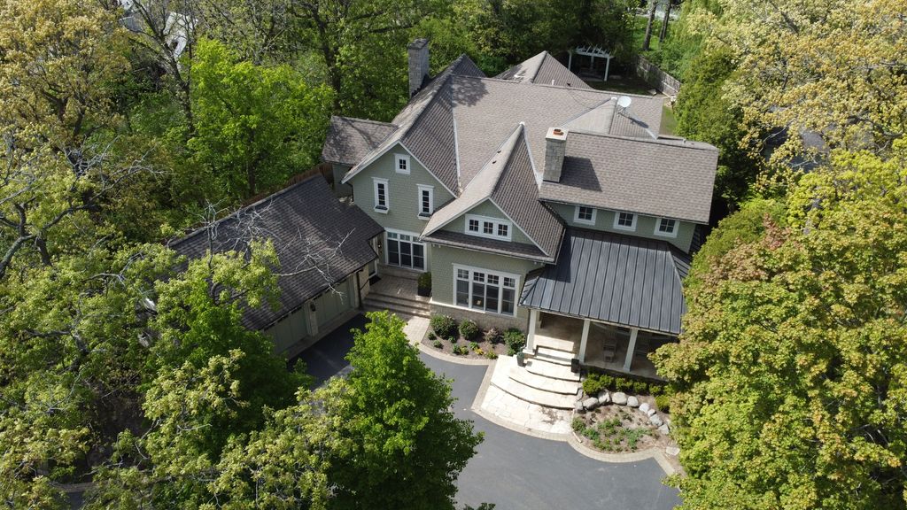 Image 1 of property listing at 779 Bob O Link Road, Highland Park, IL 60035