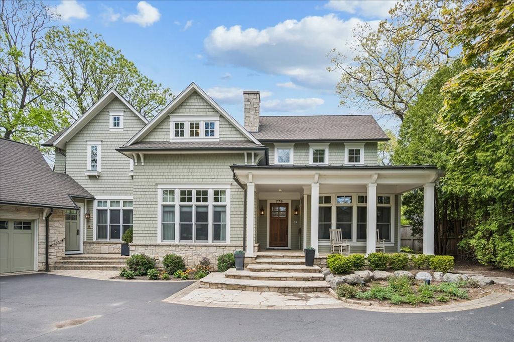 Image 2 of property listing at 779 Bob O Link Road, Highland Park, IL 60035