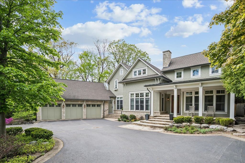 Image 3 of property listing at 779 Bob O Link Road, Highland Park, IL 60035
