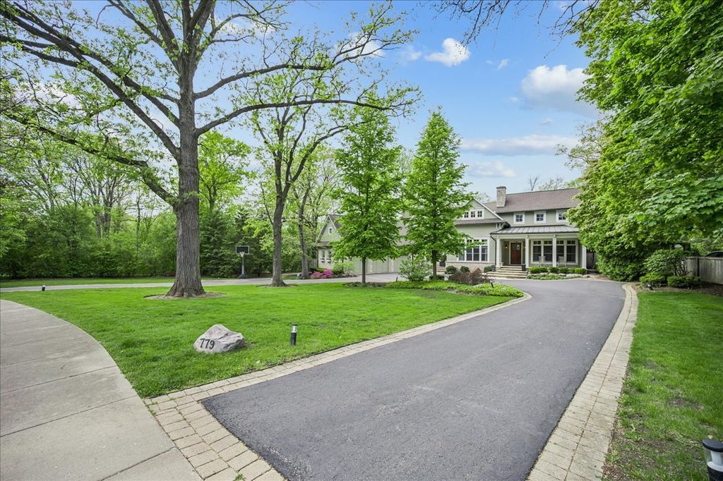 Image 4 of property listing at 779 Bob O Link Road, Highland Park, IL 60035